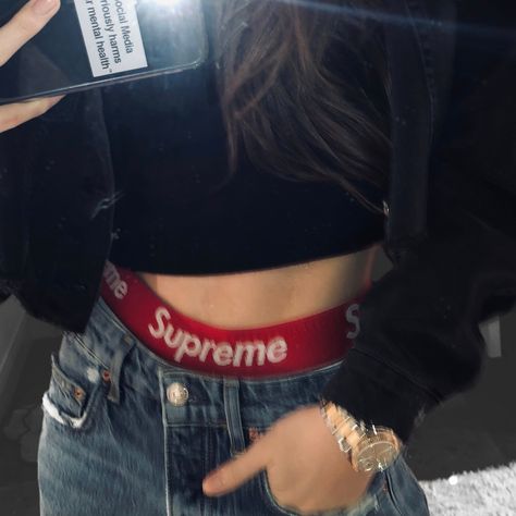 Supreme Boxers Women Outfit, Supreme Outfit Women, Calvin Klein Woman Outfits, Women Boxers Outfit, Outfits With Boxers, Boxers Outfit, Supreme Boxers, Boxer Outfit, Boxer Women