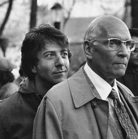 Dustin Hoffman and Laurence Olivier in between takes on Marathon Man, 1976, by Mary Ellen Mark. Lawrence Olivier, Marathon Man, Mary Ellen Mark, Laurence Olivier, Joey Ramone, Eartha Kitt, Photo Star, Dustin Hoffman, Charles Bronson