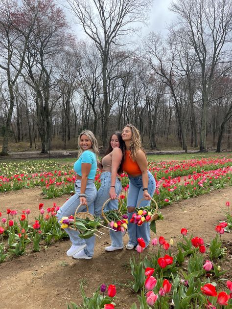 Tulip picking with friends Friends Group Pictures, Group Pictures With Friends, Tulip Picking, Relatable Illustrations, Life With A Newborn, Farm Pictures, About Pregnancy, Farm Clothes, Flower Photoshoot