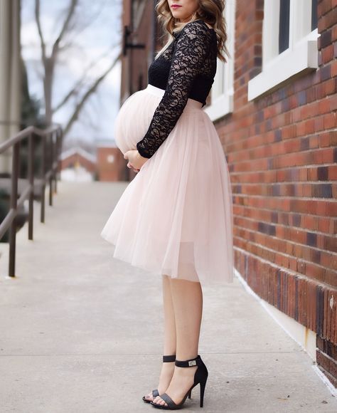 Maternity Skirt Outfits, Christmas Maternity Outfits, Pregnant Party Dress, Outfit Rosa, Cute Maternity Shirts, Nursing Maxi Dress, Tulle Skirts Outfit, Cute Maternity Dresses, Pink Tulle Skirt