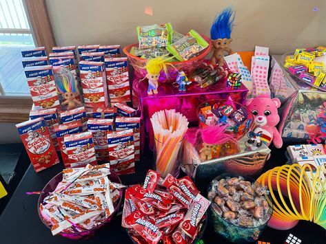 80s Candy Charcuterie Board, 80s Theme Candy Table, Candy Bar Inspiration, 90s Party Food Table, 80s Candy Bar Ideas, 80s Party Dessert Table, 80s Dessert Table, 80s Candy Bar, 80s Party Snacks