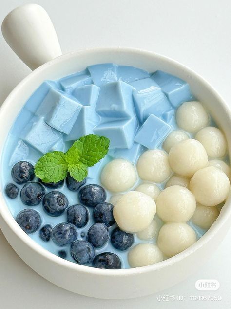 Summer Sleepover, Aesthetic Foods, Blue Things, Kawaii Cooking, Sleepover Food, Blue Food, Yummy Comfort Food, Sweet Snacks Recipes, Food Drinks Dessert