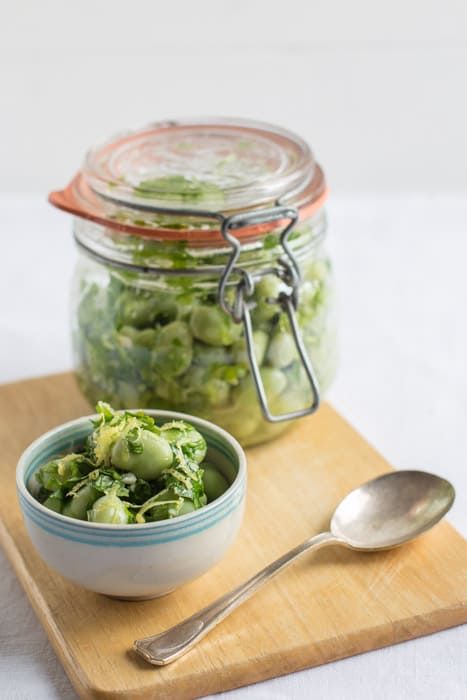 These Marinated Broad Beans are my idea of summer in a jar! Bursting with flavour, they'll be the highlight of any buffet, Ploughmans or lunch box. #Marinatedbroadbeans #preservingbroadbeans #preservingfavabeans #hedgecomber Broad Bean Recipes, Broad Beans, Broad Bean, Fava Beans, My Idea, Food Photographer, Summer Food, Bean Recipes, In A Jar