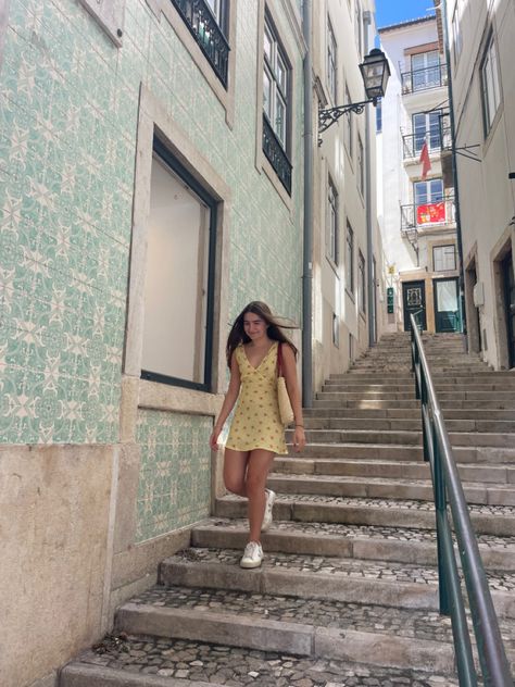 Summer In Portugal Outfits, Portugal Girl Aesthetic, Lisbon Portugal Aesthetic Outfits, Lisbon Portugal Outfit Summer, Lisbon Outfit Summer, Portugal Aesthetic Outfits, Portuguese Girl Aesthetic, European Outfits Summer, Lisbon Portugal Outfit