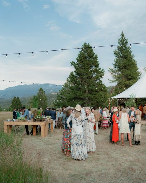 Outdoor luxury western welcome party in Montana Backyard Ranch Wedding, Western Garden Party, Western Welcome Party, Casual Outdoor Wedding Reception, Chic Western Wedding, Western Chic Party, Western Cocktail Attire, Mountain Formal, Cowgirl Cocktail