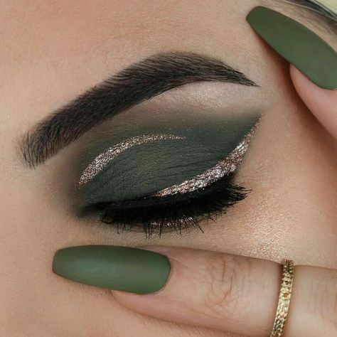 hammerstonea Make Up Designs, Green Makeup, Beautiful Eye Makeup, Eye Makeup Designs, Makijaż Smokey Eye, Makeup Eye Looks, Creative Eye Makeup, Hooded Eyes, Eye Makeup Art