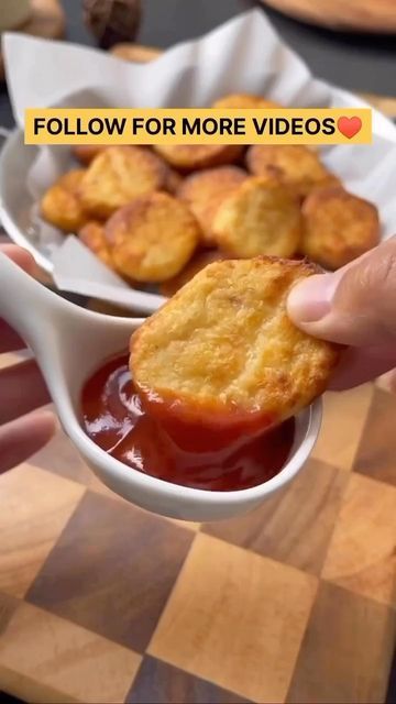 Easy Chicken Nugget Recipes, Healthy Chicken Nuggets, Homemade Chicken Nuggets, Easy Baby Food Recipes, Chicken Nugget Recipes, Nuggets Recipe, Comidas Fitness, Tasty Recipes Videos, Easy Baking Recipes Desserts