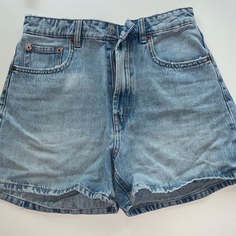 Denim Shorts Aesthetic, Short Jorts, Cute Bottoms, Shorts Aesthetic, Zara Brand, Outfit Styles, Zara Shorts, Cute Shorts, College Fashion