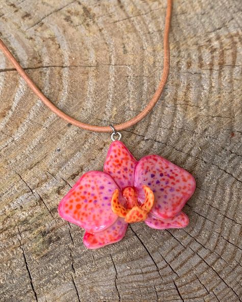 new orchid necklaces available in my shop! link in bio 🌺🌸✨ #orchid #orchidjewelry #orchidnecklace #pendantnecklace #handmadejewelry Orchid Clay, Orchid Necklace, Orchid Jewelry, Necklace Polymer Clay, Collars Diy, Vintage Silver Jewelry, Leather Cord Necklace, Ceramic Necklace, Leather Corded Necklace