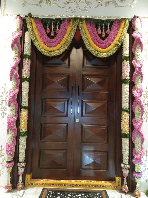 Main Door Decor, Bedroom Window Design, Doors Decoration, Booster Juice, Entrance Door Decor, Toran Design, Puja Decor, Traditional Decoration, Mehendi Decor Ideas