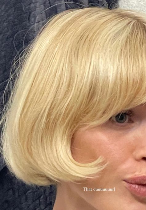 Golden Blonde Bob, Blonde Wavy Bob, Blond Bob, Yellow Blonde Hair, Butter Blonde, Yellow Blonde, New Hair Do, Bleach Blonde Hair, Golden Blonde