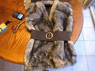 DIY Fur Vest with instructions Womens Viking Costume Diy, Vikings Costume Diy, Barbarian Costume, Viking Halloween Costume, Make A Belt, Vikings Halloween, Viking Party, Viking Cosplay, Viking Character