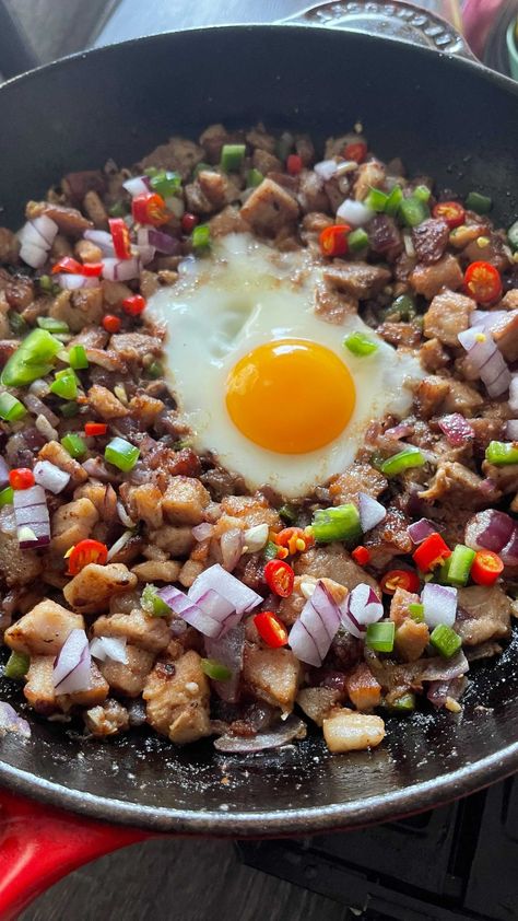 Pork Sisig Aesthetic, Sisig Food Photography, Pork Sisig Recipe Filipino Food, Sizzling Sisig, Chicken Sisig, Aesthetic Food Photography, Sisig Recipe, Raw Onion, Pork Liver