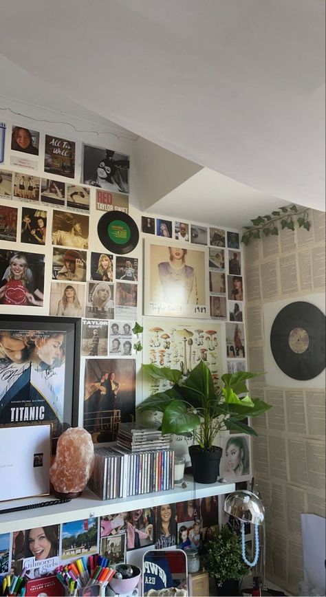 Teen Bedroom Wall Ideas, Photo Wall Room Ideas, Big Posters On Wall Bedroom, Taylor Swift Inspired Room Decor, Downtown Bedroom, Wall Collage Bedroom, Taylor Swift Inspired, Inspired Bedroom, Room Redesign