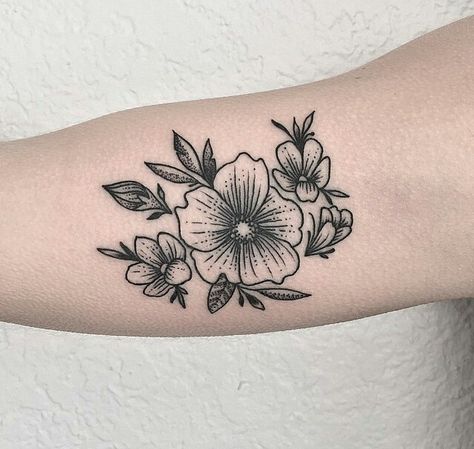 I love this, especially because its a moon flower. But personally, Id get it with lavender Violet Tattoo Black And White, Wildflowers Tattoo, Petit Tattoo, Poppies Tattoo, Small Flower Tattoos, Leg Sleeve, Flower Tattoo Designs, Moon Flower, Trendy Tattoos