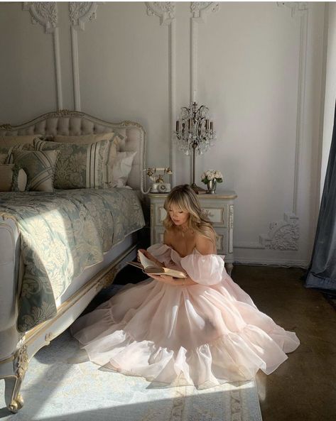 𝓜𝓲𝓵𝓴🕊🏹 on Twitter: "How I deserve to live my days 🩰☁️… " بيوت ملكية, Royalty Aesthetic, Royal Aesthetic, Princess Core, Fantasy Gowns, Classy Aesthetic, Fairytale Dress, Princess Aesthetic, March 20