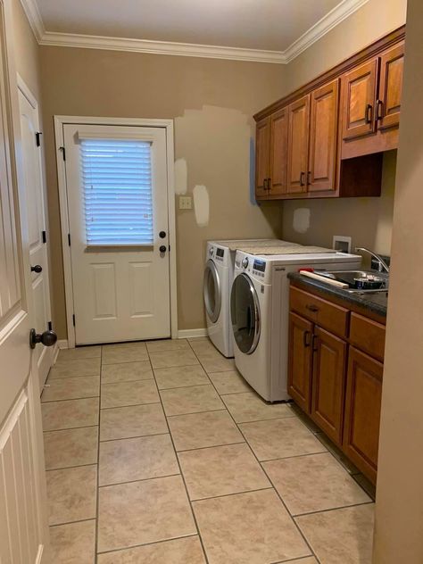 Laundry Room Sherwin Williams Paint, Navajo White Benjamin Moore Living Rooms, Navajo White Behr Paint, Upgrade Builder Grade Laundry Room, Benjamin Moore Laundry Room Colors, Benjamin Moore Navajo White Walls, Laundry Room Color Palette, Creamy Paint Sherwin Williams, Painted Laundry Room Cabinets