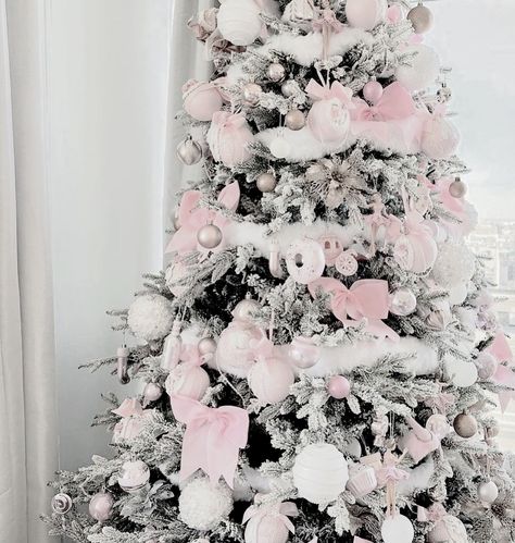 Couqutte Christmas, Pink Snow Aesthetic, Pink Winter Coquette, Wonyoungism Christmas, Pink Christmas Widgets, Pink Christmas Widget, Pink Coquette Christmas, Pink Christmas Bedroom, Ethereal Angel