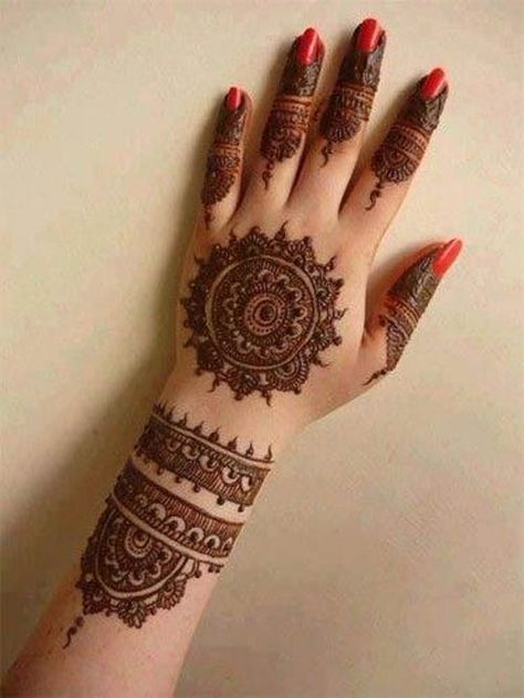 9 Cute and Easy Round Mehandi Designs with Pictures | Styles At Life Mehndi Designs Finger, Round Mehndi, Henna Hand Designs, Round Mehndi Design, मेहंदी डिजाइन, Eid Mehndi Designs, Mehndi Designs 2018, New Bridal Mehndi Designs, Full Hand Mehndi