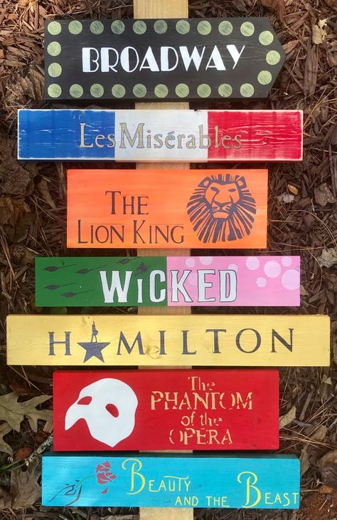 Broadway Musicals Party, Broadway Themed Room, Broadway Theme, Theatre Crafts, Theatre Party, Theatre Classroom, Broadway Party, Directional Signs, Broadway Theatre