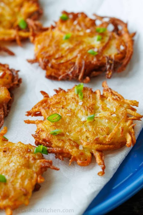 This latke recipe creates the crispiest potato fritters. Sprinkled with salt and dolloped with sour cream, these potato latkes are total comfort food. Swedish Potatoes Recipes, Potato Latkes With Frozen Hashbrowns, Oven Baked Potato Latkes, Sweet Potato Fritters Recipe, Latka Recipe Potato Latkes, Potatoe Latkes Recipe Jewish, Slice Potato Recipes, Fried Potato Pancakes, Sour Cream Appetizers