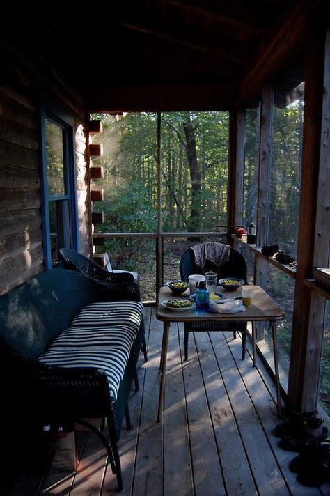 Photo Little Cabin In The Woods, Little Cabin, Cabins And Cottages, Cabin Life, The Porch, Rustic Cabin, Cabins In The Woods, Little House, My Dream Home