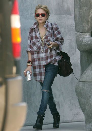 Grunge Street Style, How To Wear Flannels, Tennis Girl, Look Grunge, Flannel Outfits, Street Style Grunge, Olsen Twins, Mary Kate Olsen, Ashley Olsen