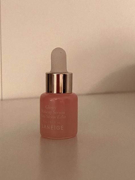 Laneige Glowy Makeup Serum, Serum Aesthetic, Glowy Makeup Serum, Makeup Serum, Aesthetic Tiktok, Hydrating Serum, Glowy Makeup, Face Primer, Smoother Skin