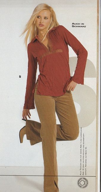 OTTO herbst/winter 2003 style woman  . . . y2k, 00s, beige pants, red longsleeve, old fashion magazine, vintage magazine, autumn/winter clothes 00s Winter Fashion, 00s Fashion Winter, 2003 Fashion Trends, 2000 Winter Outfits, 90s Autumn Fashion, Applejack Aesthetic, 2000s Fashion Magazine, 2003 Style, Old Fashion Magazine