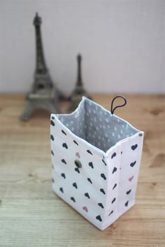 Traditional-style Fabric Gift Bags Instructions DIY step-by-step tutorial. Gift Bag Tutorial, Diy Step, Fabric Gift Bag, Gift Bags Diy, Tutorial Ideas, Bag Tutorial, Bag Patterns To Sew, Bags Tutorial, Diy Couture