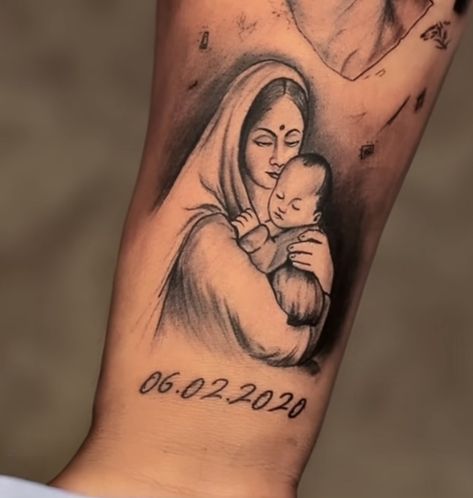 Mom Son Tattoo, Parents Tattoo, Armour Tattoo, Medusa Drawing, Maa Paa, Mom Dad Tattoo Designs, Mother Son Tattoos, Ma Tattoo, Tattoo Designer