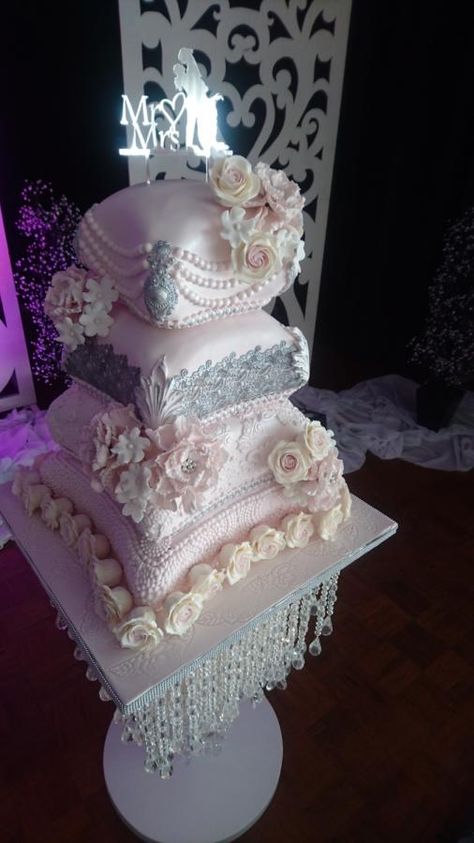 Pillow Wedding Cakes, Baker Aesthetic, Fountain Wedding Cakes, Pillow Cake, Pillow Cakes, Fancy Wedding Cakes, Extravagant Wedding Cakes, Cake Beautiful, Blush Pillows