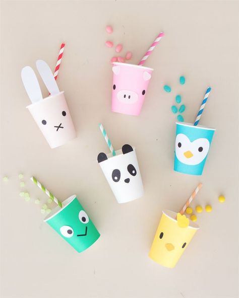 una idea super divertida para adaptar los vasos a las diferentes temáticas de animalitos #vasosdecumpleaños Snacks For Party, Animal Party Decorations, Kids Birthday Party Cake, Panda Birthday Party, Kids Bento, Panda Birthday, Panda Party, Bunny Party, Manual Work