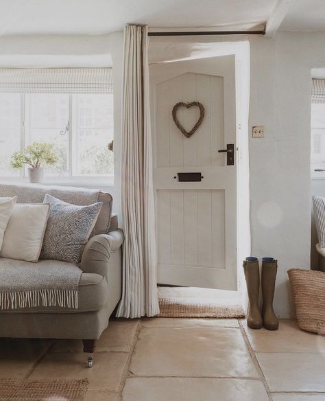 Cosy Cottage Living Room, Terraced House Interior, Small Cottage Interiors, Cottage Hallway, Cottage Lounge, Cottage House Interior, Country Cottage Interiors, English Cottage Decor, Living Room Wall Color