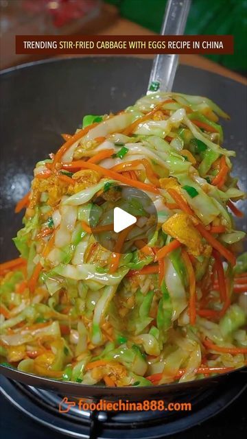 Cabbage With Eggs, Stir Fried Cabbage Recipes, Cooked Cabbage Recipes, Fried Cabbage Recipes, Vegetable Stir Fry Recipe, Cabbage Stir Fry, Chinese Vegetables, Asian Vegetables, Chinese Cooking Recipes