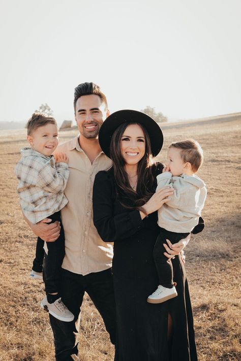 Black Fall Photo Outfits, Summer Family Picture Outfits Black, Family Photos Black And Tan, Monochrome Family Photo Outfits, Family Pictures Black Dress, Black And White Family Outfits, Black Outfits Photoshoot Family, What To Wear Photoshoot Couples, Family Photo Outfits With Black