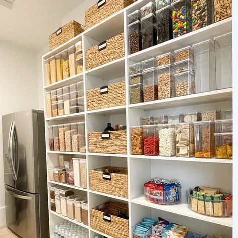 Dream House Pantry, Home Pantry, Food Storage Pantry, House Pantry, Pantry Organization Ideas, Become Beautiful, Clutter Free Kitchen, Storage Pantry, Lazy Susans