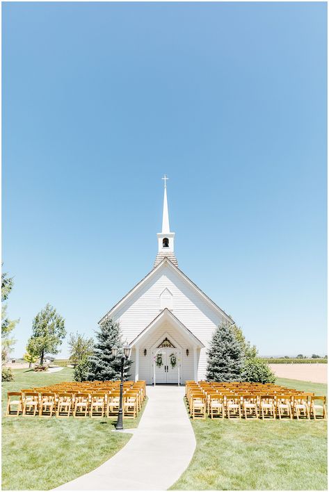 Small White Chapel, Open Air Chapel Wedding, Pretty Place Chapel Wedding, White Church Wedding, Country Church Wedding, Little White Chapel Wedding, Beautiful Chapels, Wedding Chapel Ideas, Jesus Wedding