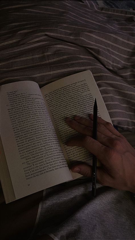 venous hand that hold a pen and a book on a bed Book Aesthetic Men, Guy Book Aesthetic, Bookworm Guy Aesthetic, Guy Writing Aesthetic, Soft Aesthetic Men, Reading Man Aesthetic, Male Reading Aesthetic, Daniel Aesthetic Core, Reading Aesthetic Men