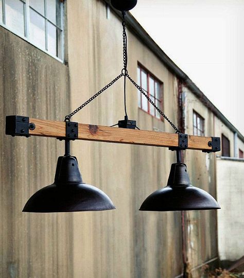 Huge industrial-style chandelier made with a recycled wood beam and black lamp shades. The contrast of black metal and old wood makes this lamp unique and chic. #pendant #woodbeam #chandelier #vintage #industrial #recycled Blitz Design, Dining Table Light, Dining Table Lighting, Diy Lampe, Black Lampshade, Stil Industrial, Decor Ikea, Hemma Diy, Farmhouse Dining Table