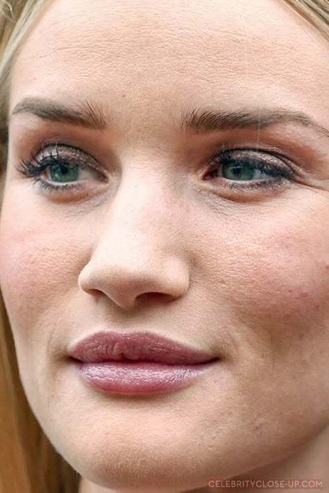 Celebrity closeup Celebrity Skin Texture, Makeup On Textured Skin, Rosie Huntington Whiteley Style, Real Skin, Celebrity Skin, Celebrities Before And After, Rosie Huntington, Fashion Eye Glasses, Skin Secrets