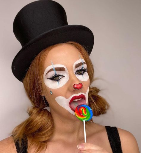 Clown Makeup Ideas To Try In 2023 - MyGlamm Girl Clown Makeup, Clown Makeup Ideas, Cute Clown Makeup, Black Face Paint, Heart Shaped Lips, Scary Clown Makeup, Halloween Hairstyles, Plouise Makeup Academy, Halloween Eye Makeup