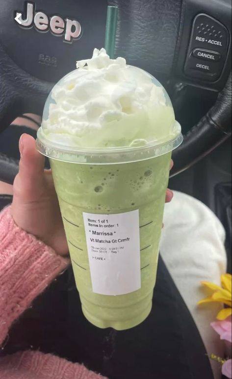 Matcha Frappe Starbucks, Drink Ideas Starbucks, Starbucks Drink Ideas, Frappe Starbucks, Starburst Drink, Matcha Frappe, Starbucks Ideas, Matcha Drinks, Starbucks Matcha