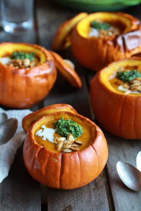 Roasted Garlic Sage Pesto Pumpkin Soup with Spicy Fried Pumpkin Seeds - Half Baked Harvest Sage Pesto, Fried Pumpkin, Roast Pumpkin Soup, Garlic Seeds, Fall Soup Recipes, Roasted Pumpkin, Fall Soups, Snacks Saludables, Half Baked Harvest