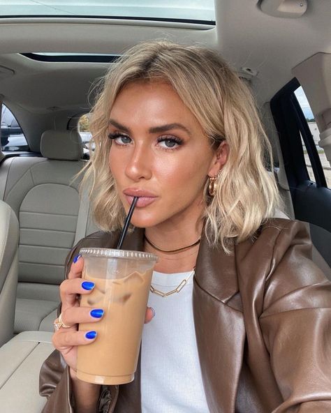 Jordan & Kemper Baugh (@joandkemp) on Instagram Short Butter Blonde Hair, Blonde Hair With Brown Roots, Bob Ideas, Bob Hair Color, Blonde Balayage Highlights, Hair Tinsel, First Day Of Fall, Shorter Hair, Ash Blonde Hair