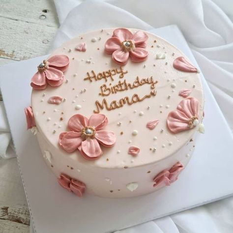 Gökkuşaği Pasta, Birthday Cake For Mom, Pastel Cakes, Elegant Birthday Cakes, Simple Cake Designs, Mini Cakes Birthday, Cake Decorating Frosting, Creative Birthday Cakes, Beautiful Birthday Cakes