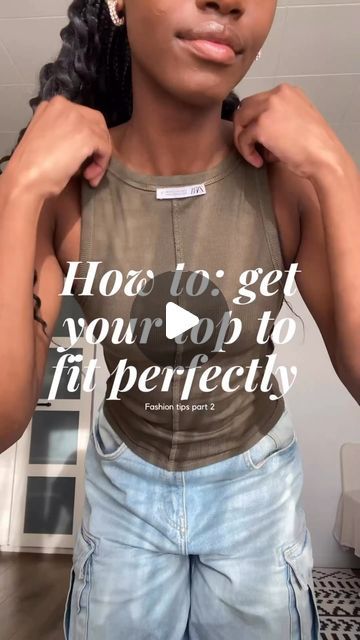 Saem🧸🎧| fashion & beauty on Instagram: "I love how neat the back looks😍 usually there's a bump on the back of my shirt if I try and make it tighter but this is so clean✨ this also works on dresses! how do you guys like this tip?☀️ #fashionhack #styletip" How To Make Your Shirt Fit Tighter, How To Make A Shirt Fit Tighter, How To Make Shirts Fit Tighter, Make Shirt Tighter, How To Make Your Shirt Tighter, How To Make Shirt Tighter, How To Make A Shirt Tighter, Clothes Tricks, Making Shirts