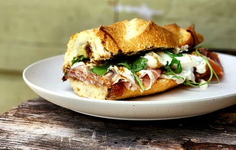 Fig Jam Sandwich, Proscuitto Recipe, Prosciutto Burrata, Italian Sandwich Recipes, Prosciutto Sandwich, Light Sandwiches, Cream Cheese Sandwiches, Jam Sandwich, Sandwhich Recipes