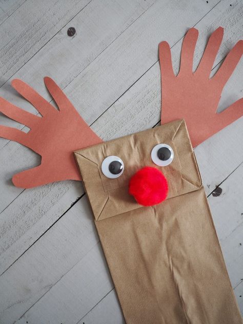 Christmas crafts for kids. These are Santa’s Helpers Hand Puppets! We have a DIY reindeer puppet and a DIY elf puppet. Here’s how to make them: Reindeer Puppet, Handprint Reindeer, Rudolph Crafts, Reindeer Crafts, Diy Reindeer, Diy Elf, Craft Handprint, Diy Schneemann, Paper Plate Crafts For Kids