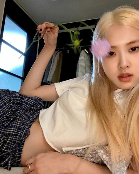 Blackpink Rosé Selca, Rosé Blackpink Selca, Blackpink Rosé Instagram, Rosé Ig Update, Rosé Instagram Update, Bp Rosé, Catty Noir, Blackpink Icons, Rosé Instagram